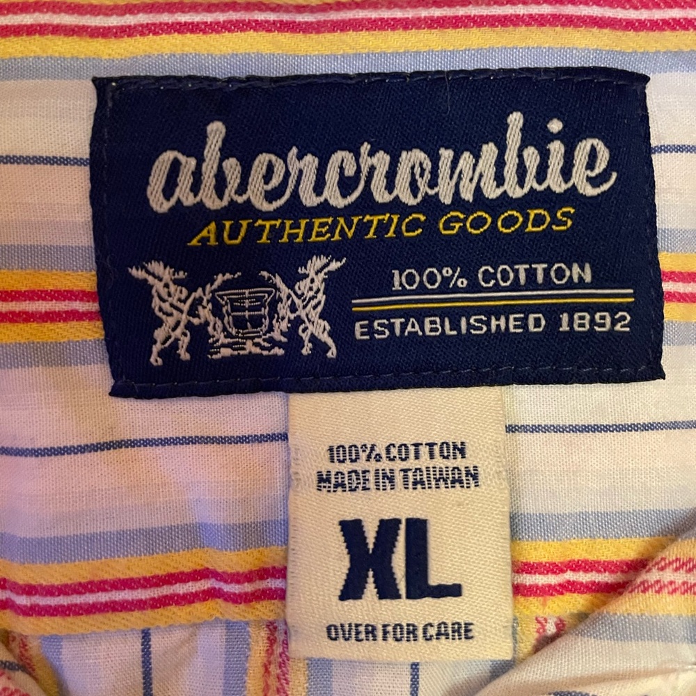 Button down - Picture 2 of 5